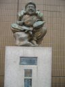 恵比寿駅西口前の恵比寿像